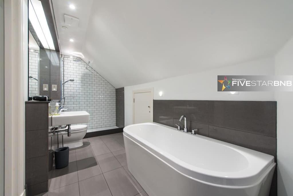 Cool Urban Apartment With Stunning Castle Views Эдинбург Экстерьер фото