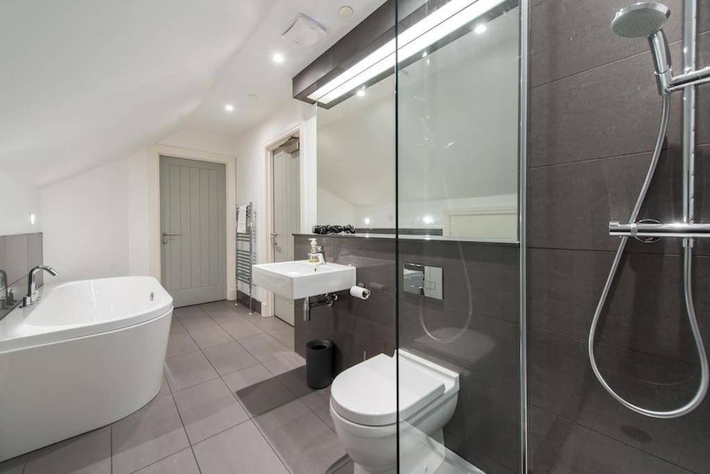Cool Urban Apartment With Stunning Castle Views Эдинбург Экстерьер фото